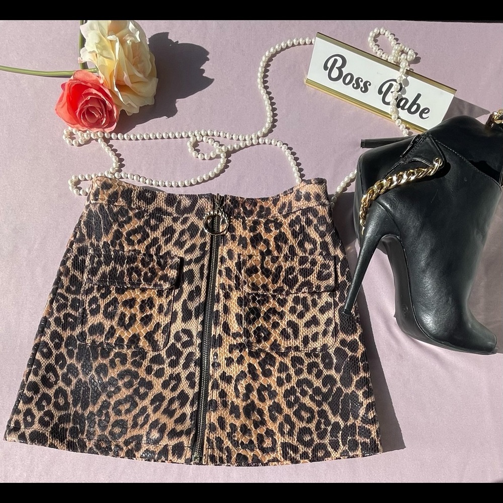 NWOT LOVE & OTHER THINGS ANIMAL PRINT MINI SKIRT.